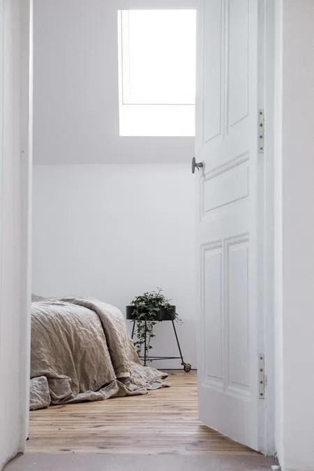 Door and window repair handyman service icon in Port St Lucie